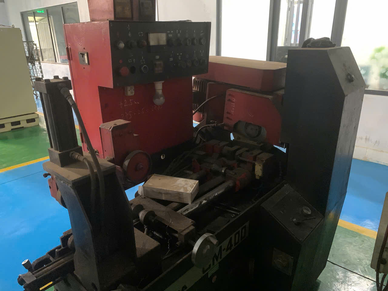 Sawing machine 2.jpg